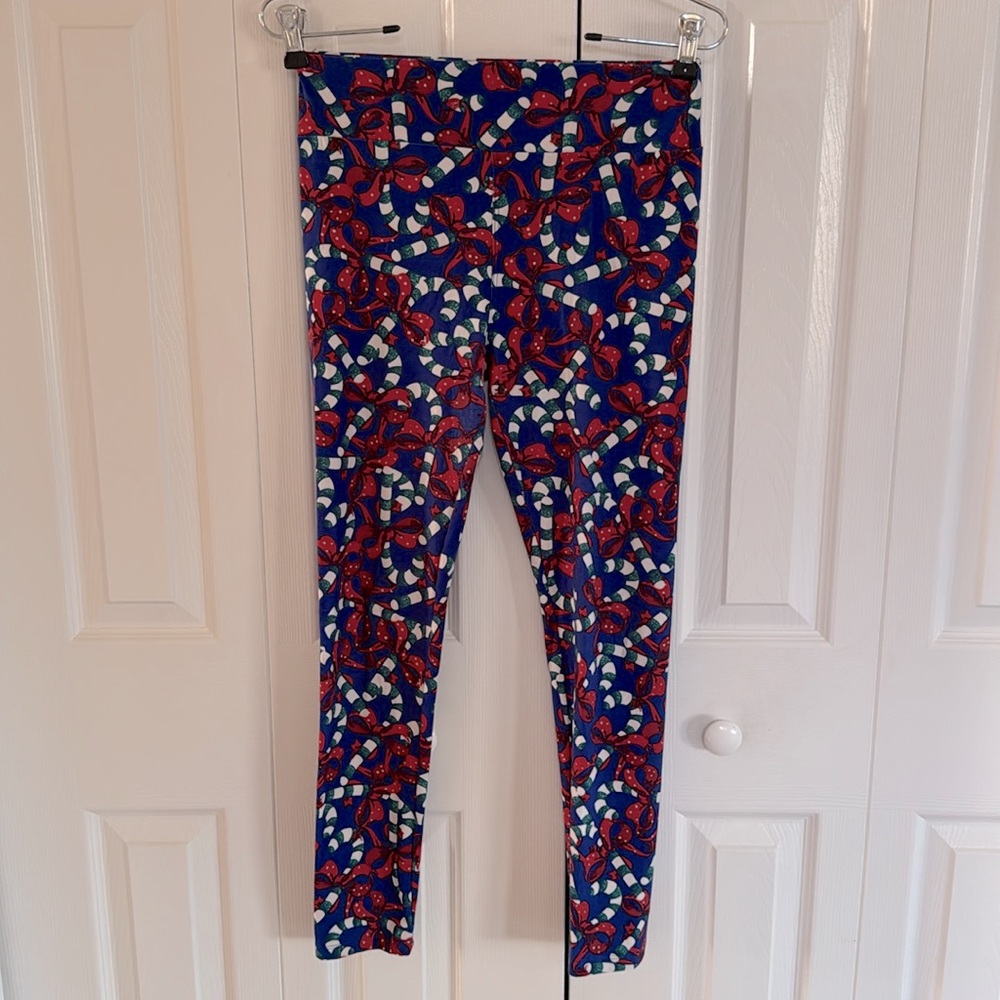 *LIKE NEW* LuLaRoe Christmas Green/White Candy Canes w/ Red Bows Leggings - OS - Picture 2 of 6